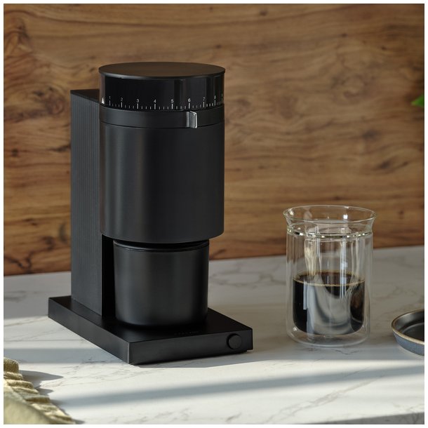 +100 gr friskristet kaffe (2024 model) Fellow Opus konisk, sort kaffekvrn