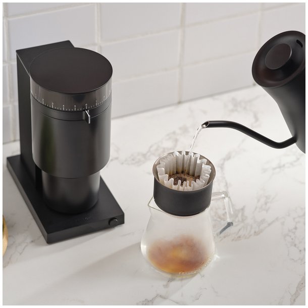 +100 gr friskristet kaffe (2024 model) Fellow Opus konisk, sort kaffekvrn
