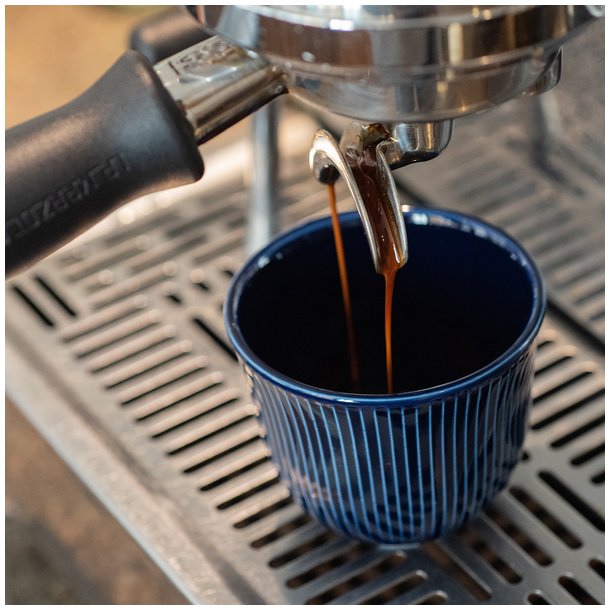 Loveramics embossed cobalt, 250 ml Cappuccino